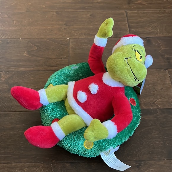 New 2023 The Grinch Animated Sitting Singing spinning Plush Wreath Dr. Seuss 9” - Picture 3 of 3